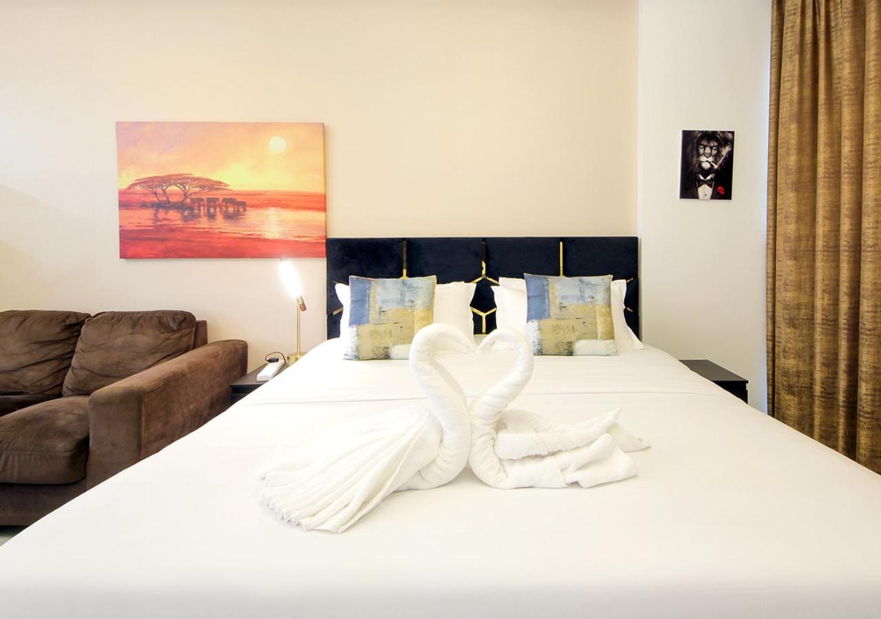 Beautiful In Businessbay Close To Metro Dubai